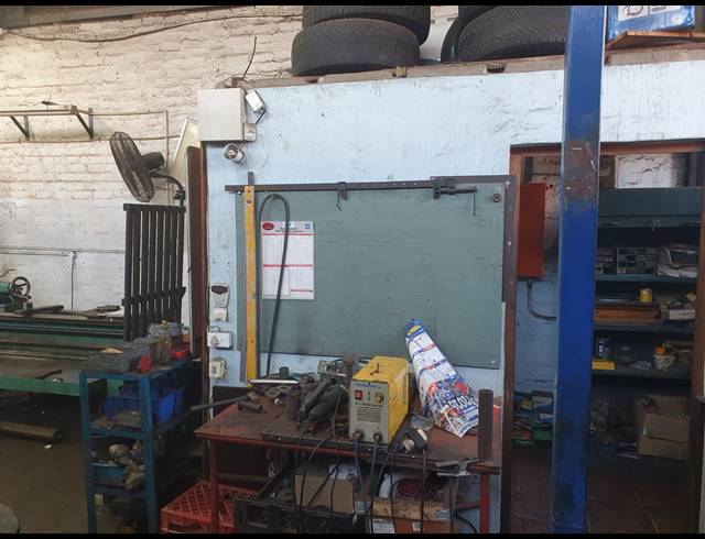 150M² WORKSHOP TO LET IN JACOBS